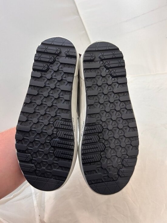 Athletic_Shoes